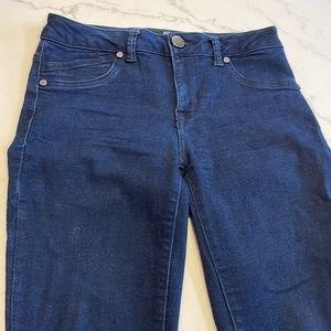 1822 DENIM JEANS, size 4. Dark wash, skinny jeans. Brand new condition. 👖